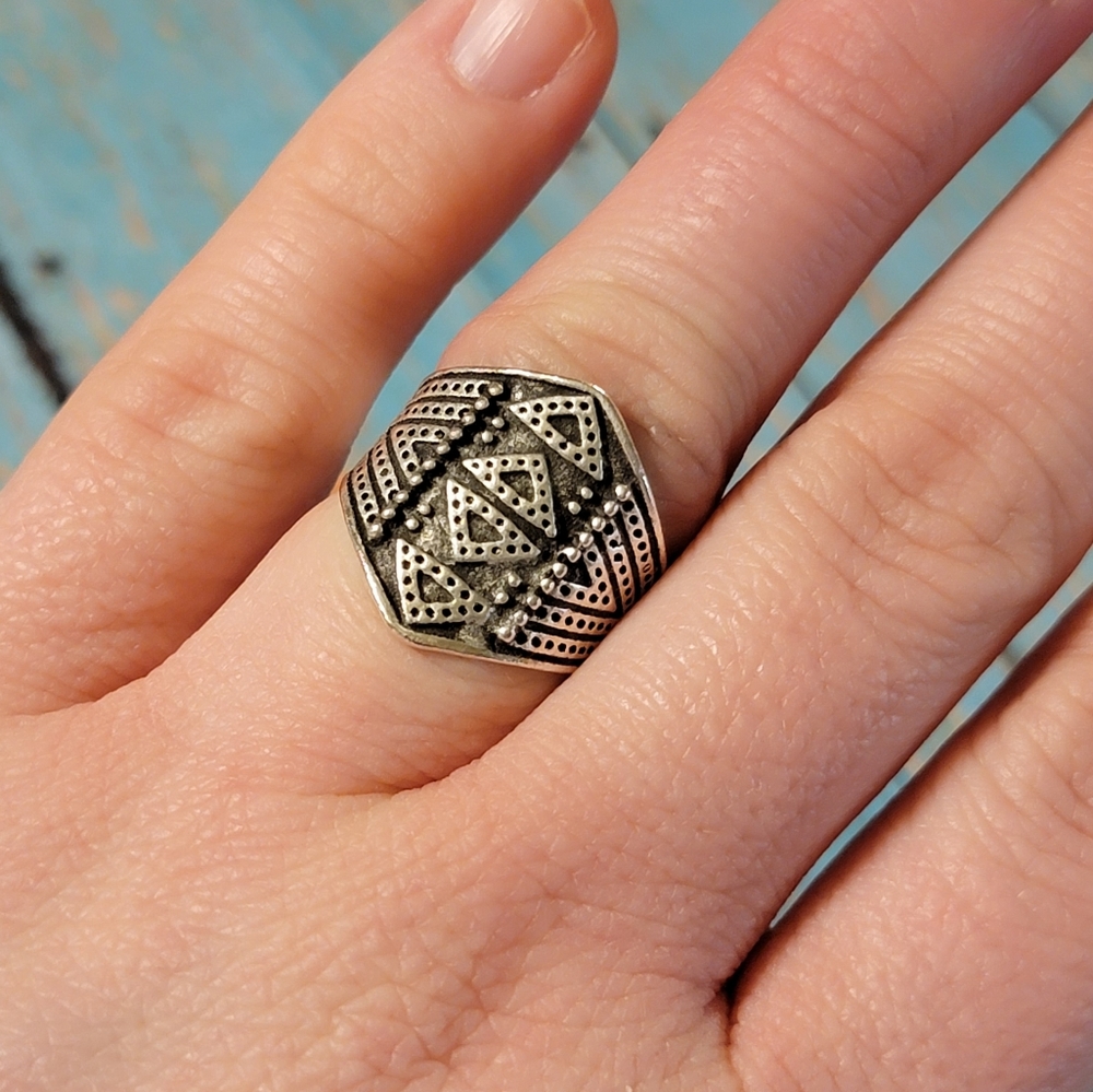 Southwest Style Aztec Pattern Statement Ring - Picture 2 of 8